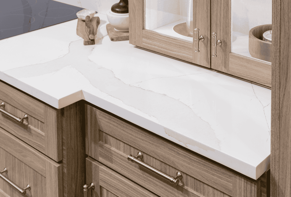 Luxury Woodgrains & Quartz Kitchen