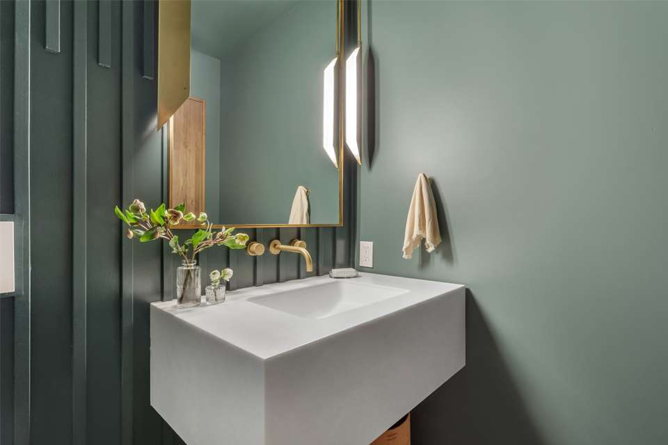 Gatsby Glam in Solid Surface