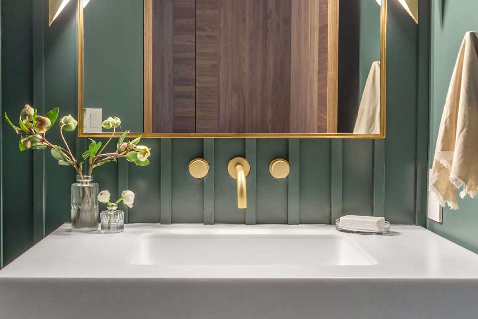 Gatsby Glam in Solid Surface (2)​