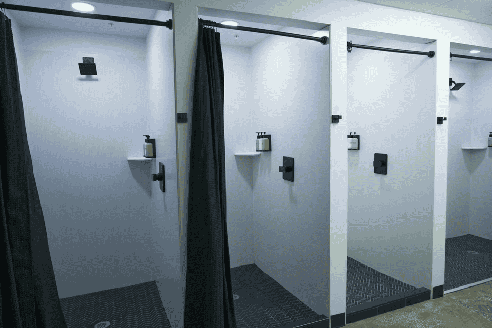 Tampa Gold's Gym Locker Rooms 