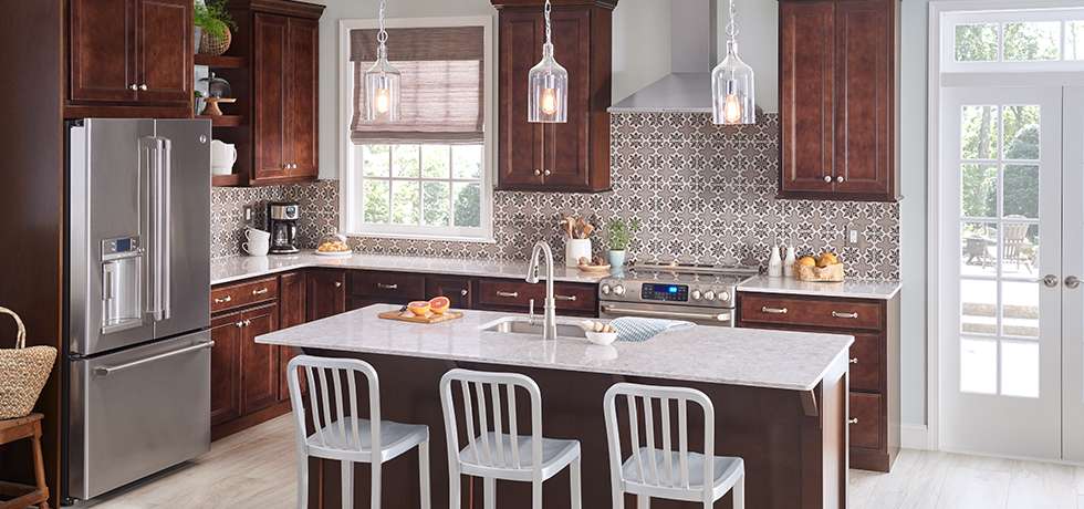 Inviting Kitchen | Semi-Translucent Quartz